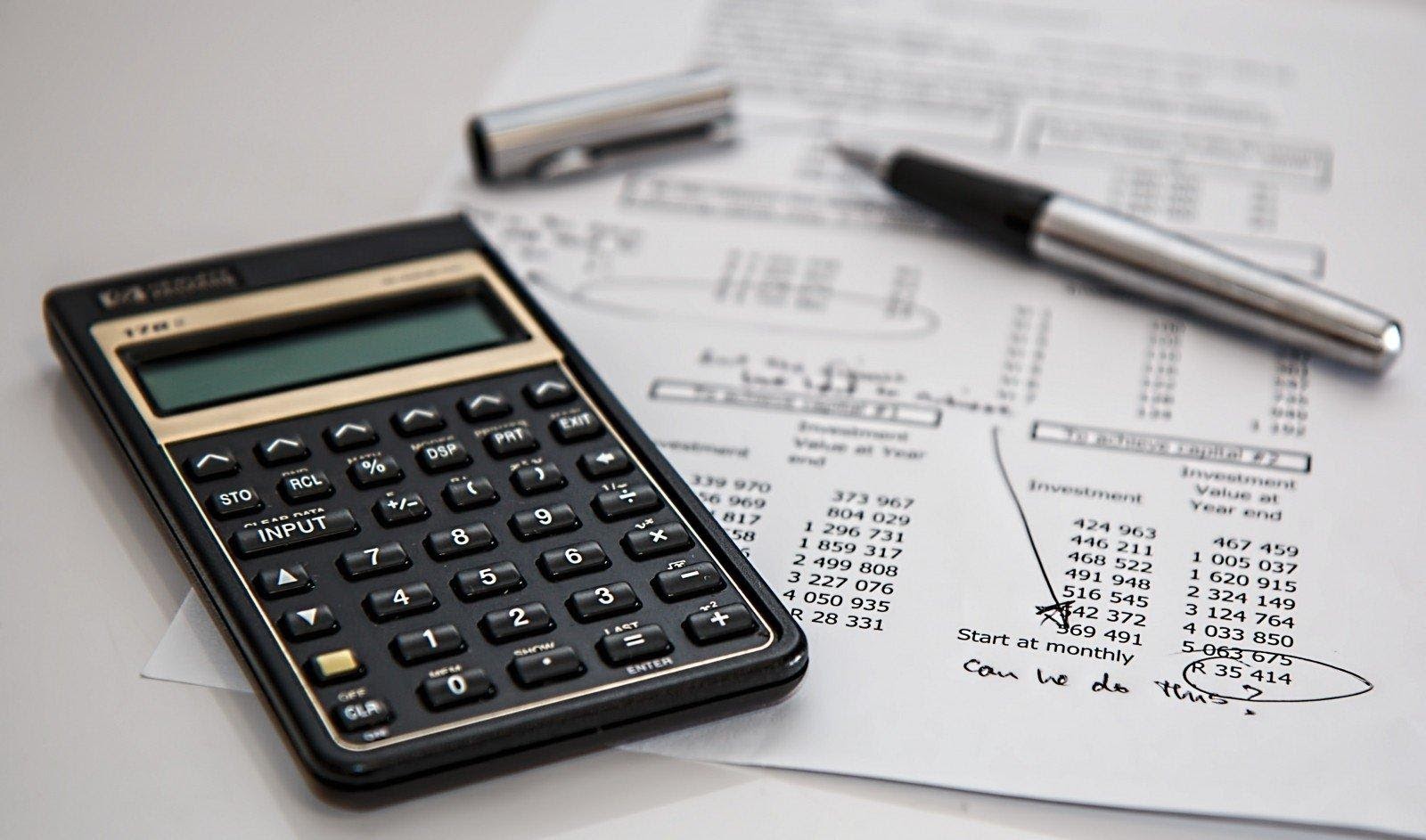 Qual é a diferença entre calculadora científica e financeira?