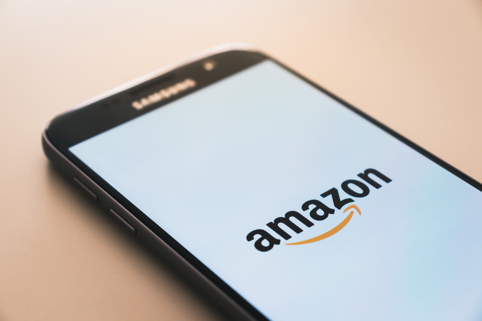 Amazon é multada em mais de R$ 4,5 bilhões na Europa