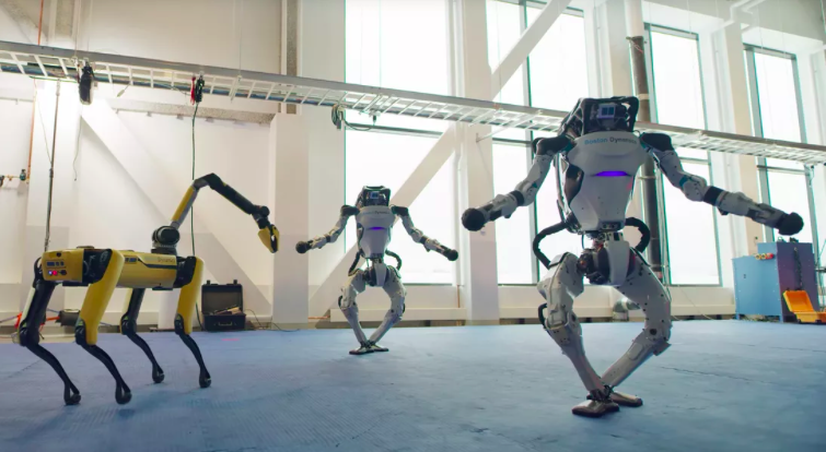 Robô bípede da Boston Dynamics dá show de parkour; veja o vídeo
