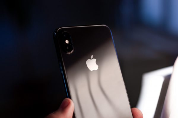 iPhone X sofre queda de 3.300 metros e sobrevive sem nenhum arranhão