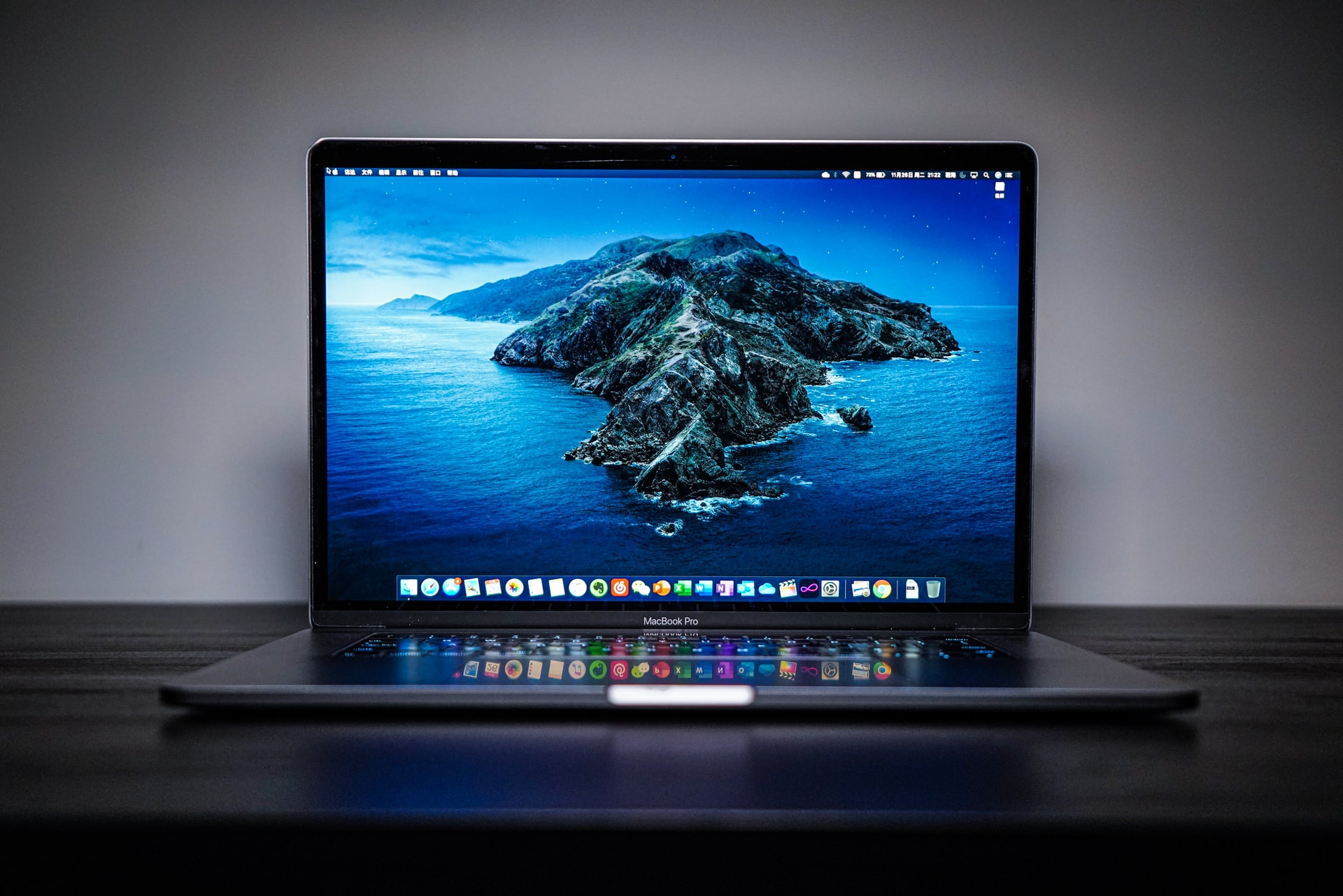 Parceria de Samsung e Apple pode trazer MacBook Pro com tela OLED em 2022