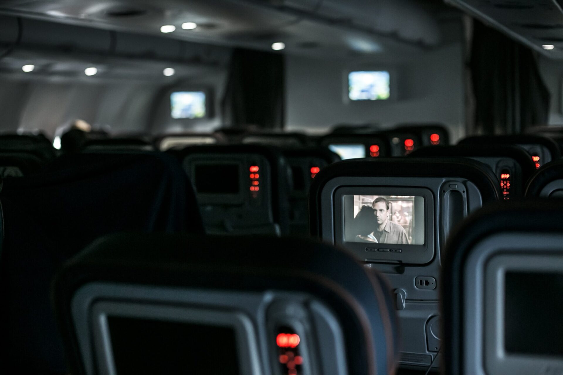 EUA testam celular ligado em avião para aumentar segurança