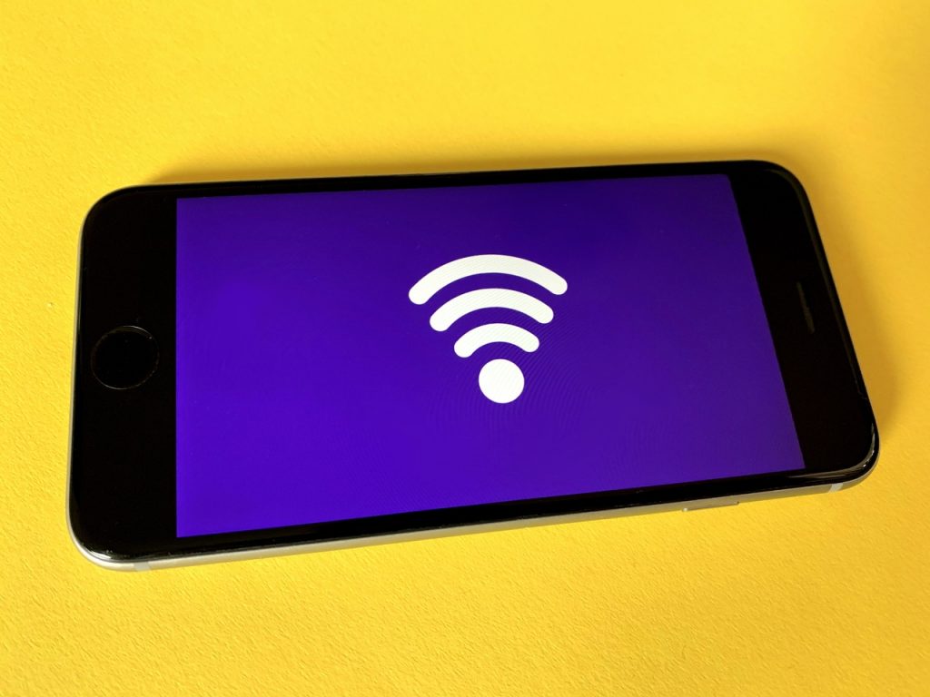 Sinal de internet Wi-Fi exibido em smartphone
