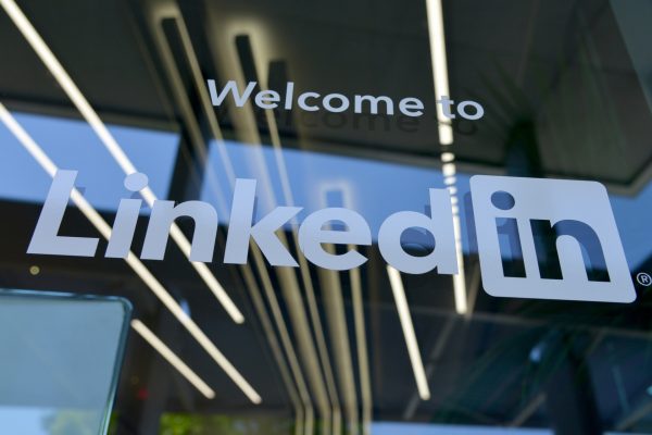 LinkedIn estreia Modo Escuro a partir desta segunda (13)