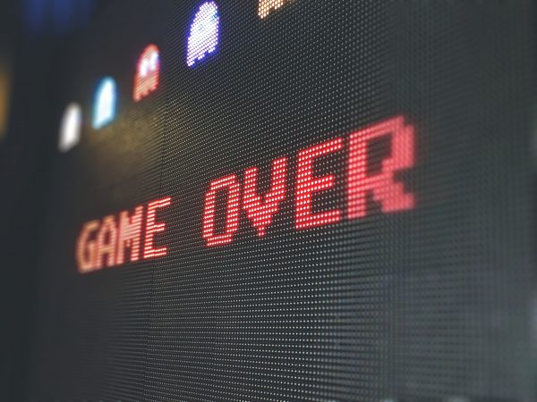 Ilustração da frase "Gamer Over" em jogo