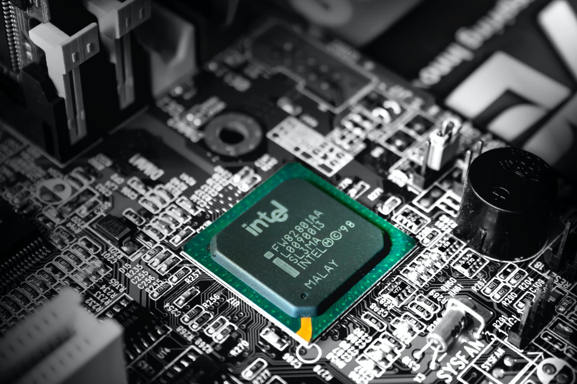 Intel pede para concorrente fabricar GPUs da linha Alchemist; entenda