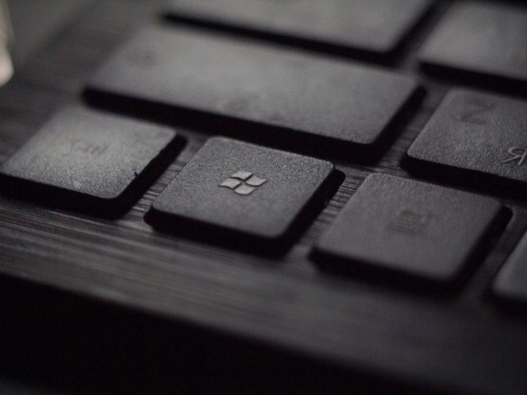 Logo da Microsoft em teclado