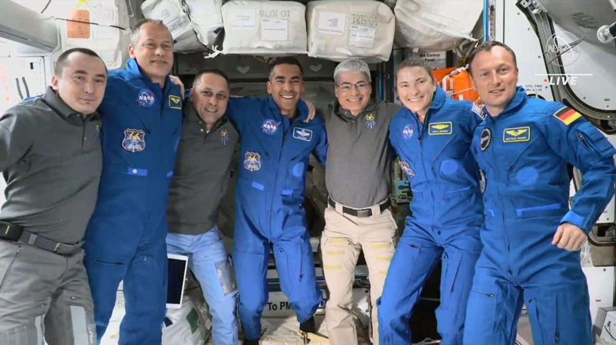 Astronautas que chegaram a bordo de foguete da SpaceX na ISS