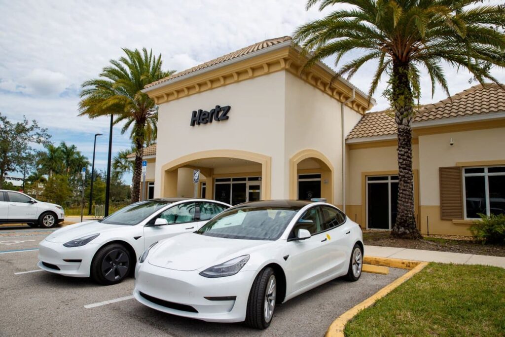 Ué? Elon Musk diz que Tesla não vendeu 100 mil carros para a Hertz