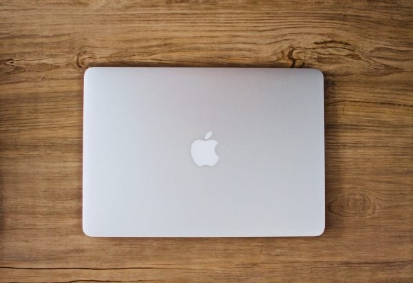 Imagem de um MacBook da Apple