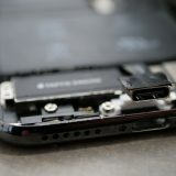 iPhone modificado com porta USB-C é leiloado por R$ 469 mil no eBay