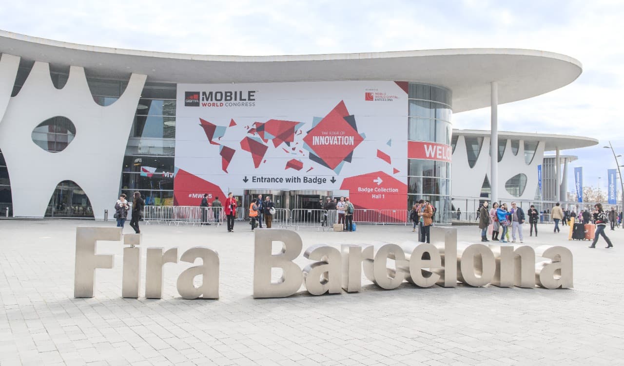 Imagem mostra a fachada do Fira, em Barcelona, galpão de eventos onde ocorre todos os anos o Mobile World Congress (MWC)
