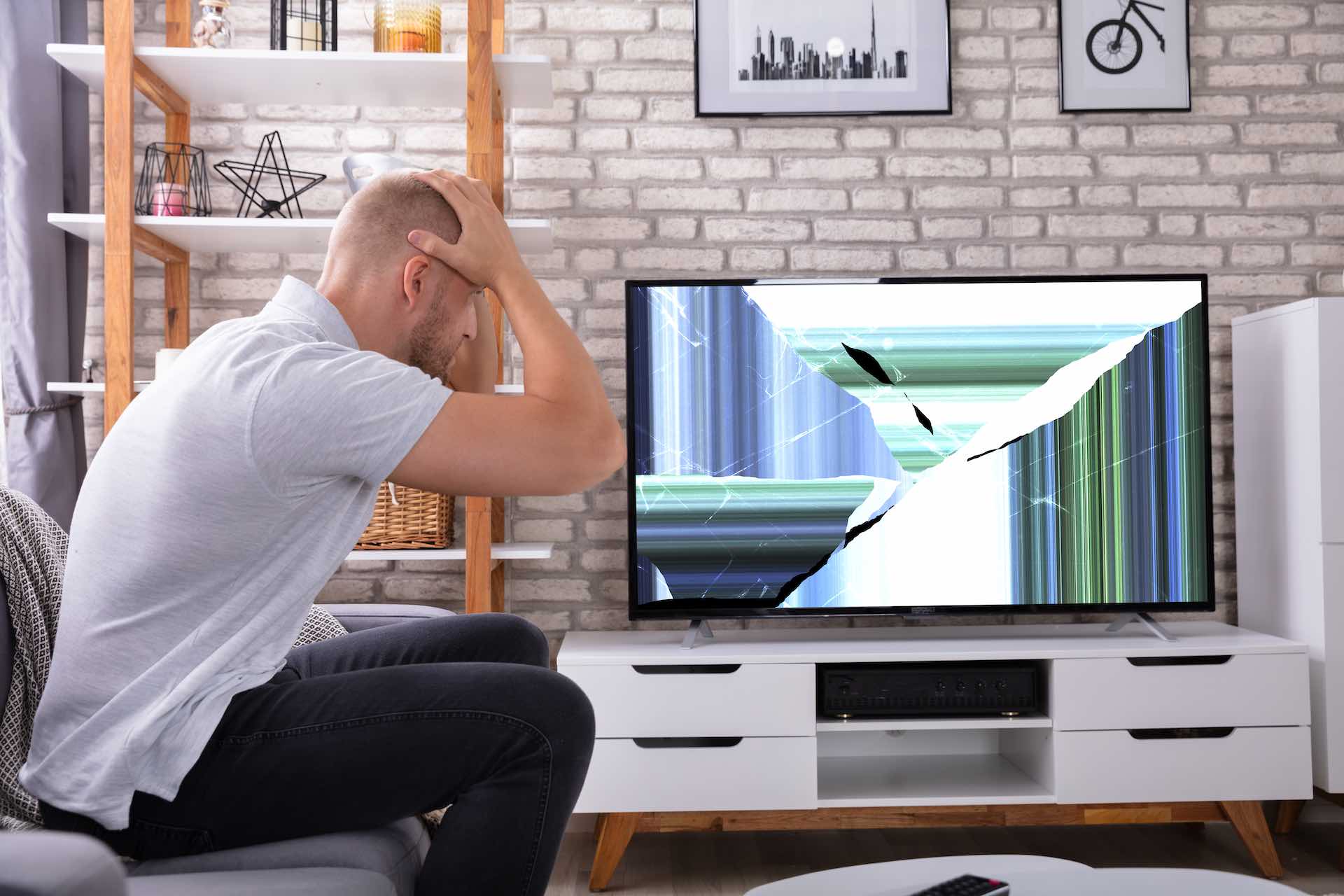 Controles “voadores" voltam a quebrar TVs no Switch Sports