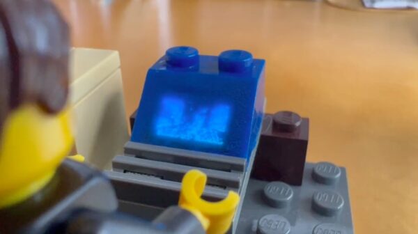 Doom roda em uma peça de Lego