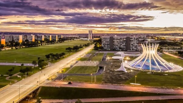 Imagem panorâmica de Brasília, capital brasileira, que será a primeira a receber o 5G