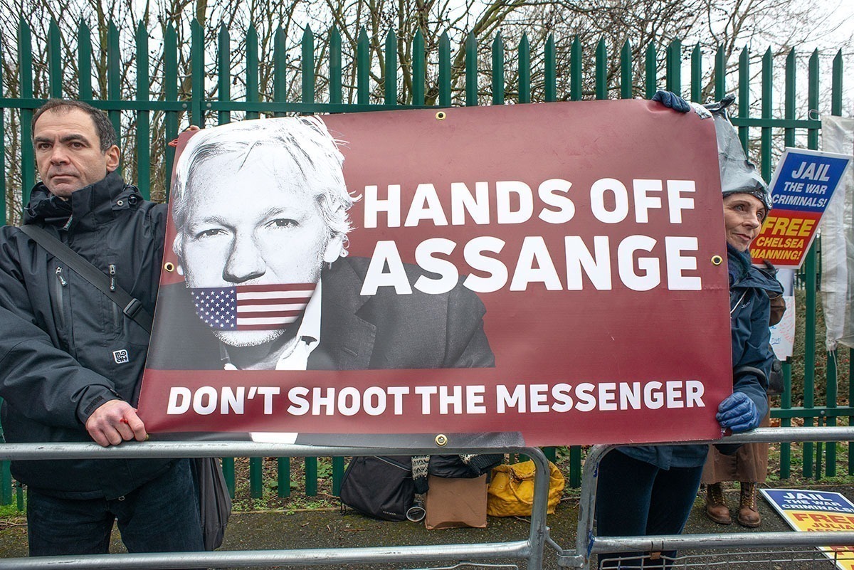 Liberdade de Assange ganha apoio bilateral no Congresso dos Estados Unidos