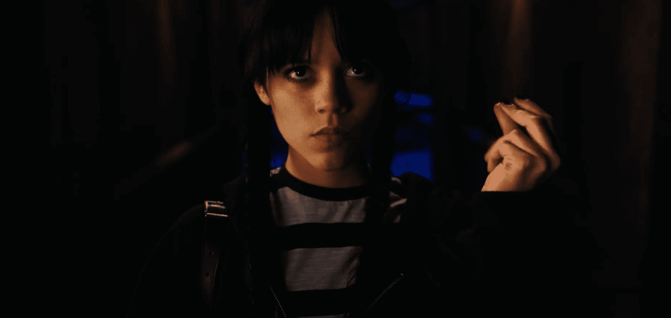 Na imagem, a atriz Jenna Ortega na pele de Wandinha, a versão brasileira de Wednesday da Família Addams; a série da Netflix chega em breve à temporada 2