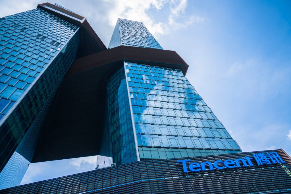 Imagem mostra o prédio da Tencent, na China: empresa quer comprar mais ações da UbiSoft a fim de expandir sua influência no mercado global