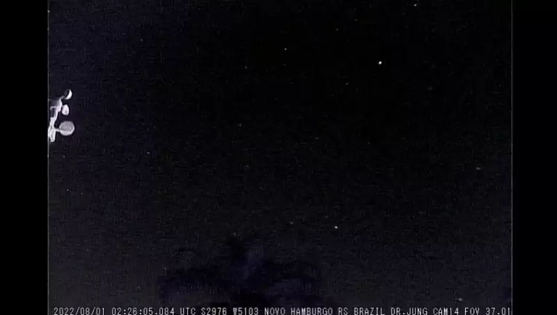 Animação mostra um meteoro da Chuva Delta Aquárides explodindo na atmosfera da Terra