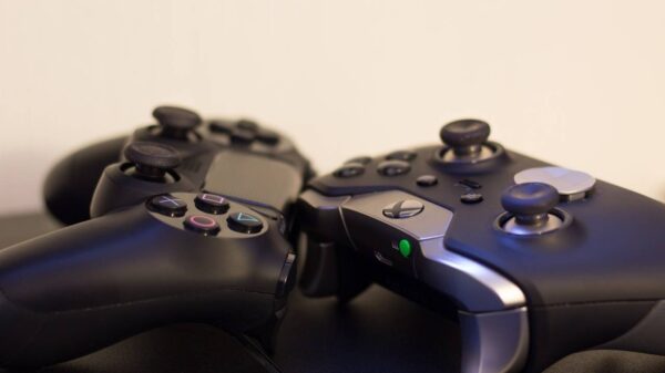 Controles de PS4 e Xbox One - Dia do Gamer