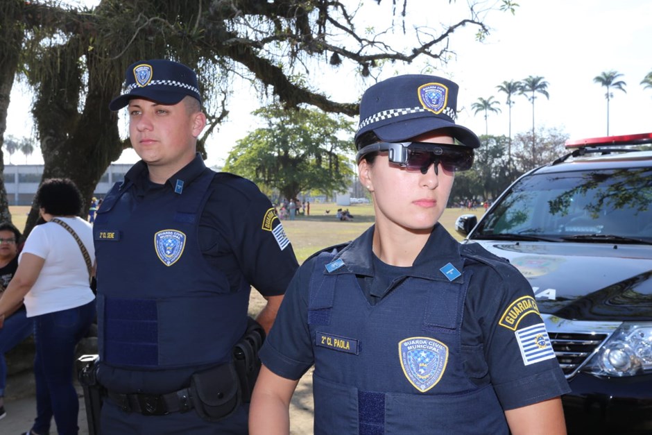 Reconhecimento facial e microfone: policiais testam óculos inteligentes no interior de SP