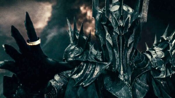 Captura de filme "O Senhor dos Anéis" mostra Sauron, o antagonista primário da série, portando o "Um Anel"