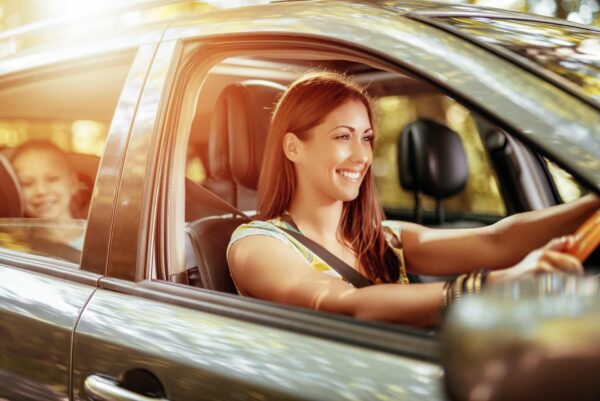 Mulheres são melhores motoristas de carros semi-autônomos, mostra estudo