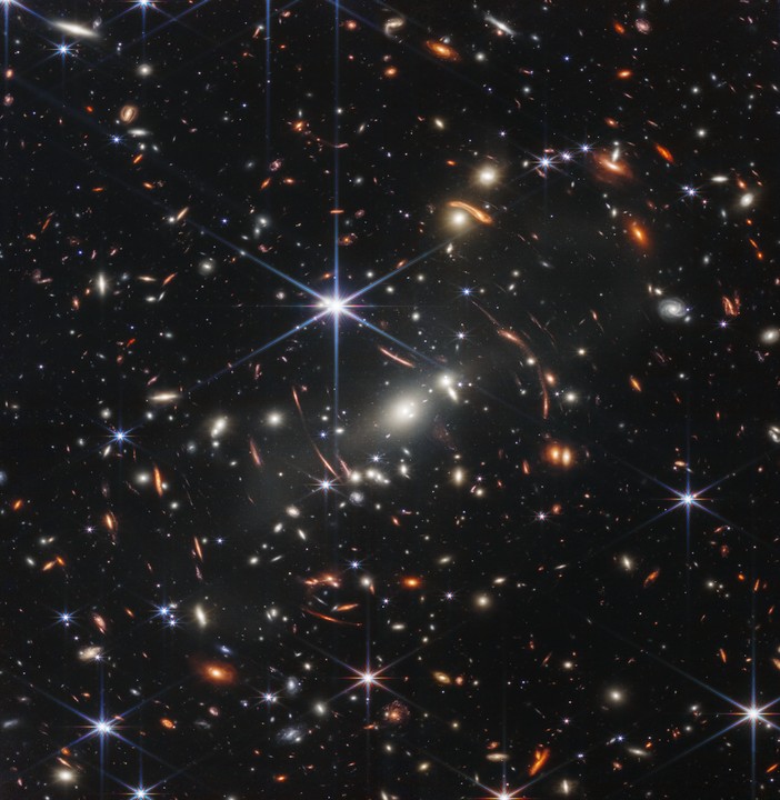 Imagem SMACS 0723, a primeira "foto" do espaço sideral feita pelo telescópio espacial James Webb. Ela vem sendo usada para esconder malwares distribuídos via e-mail