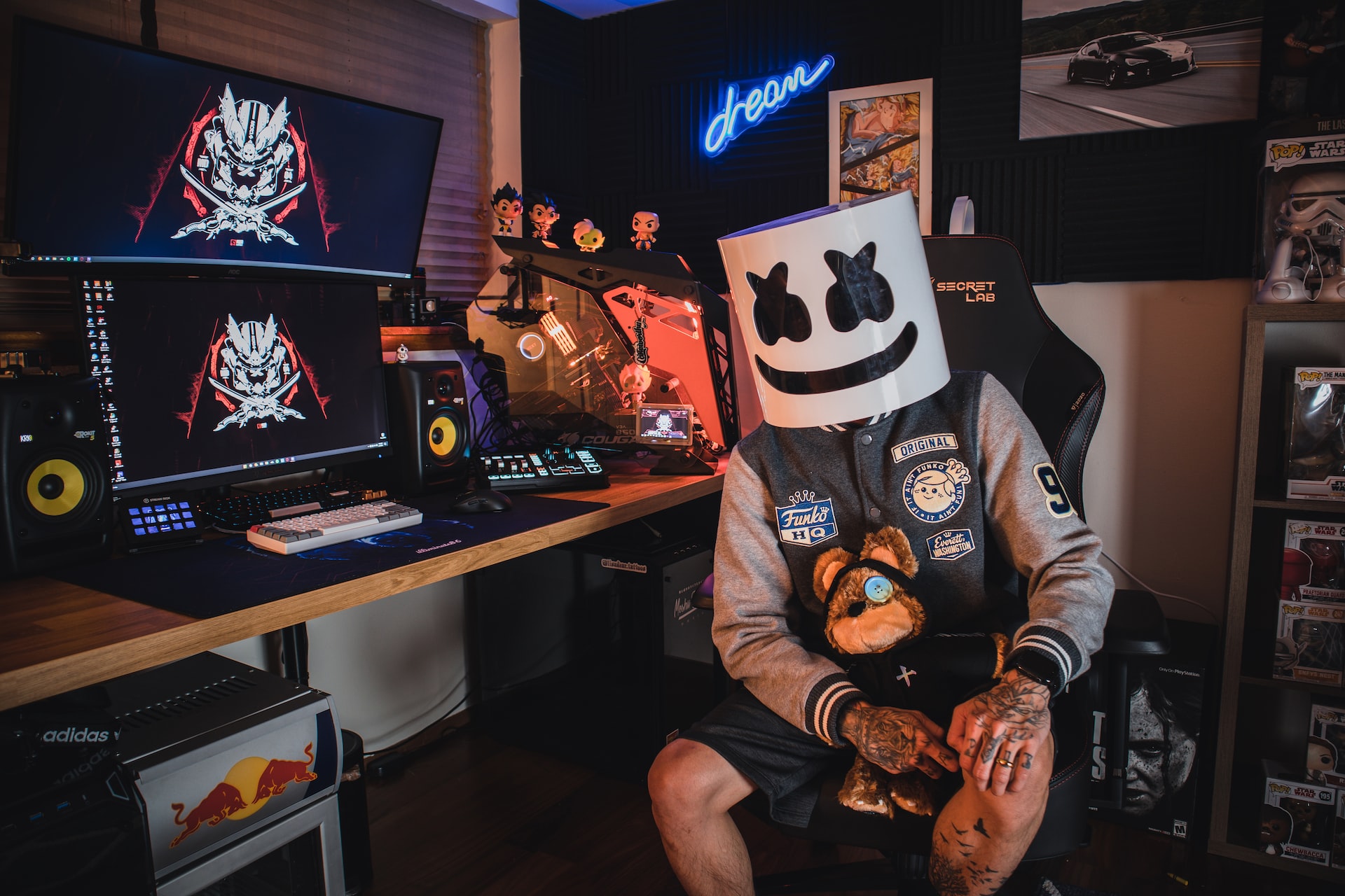 Imagem mostra o DJ Marshmello, que transmite suas músicas pela Twitch