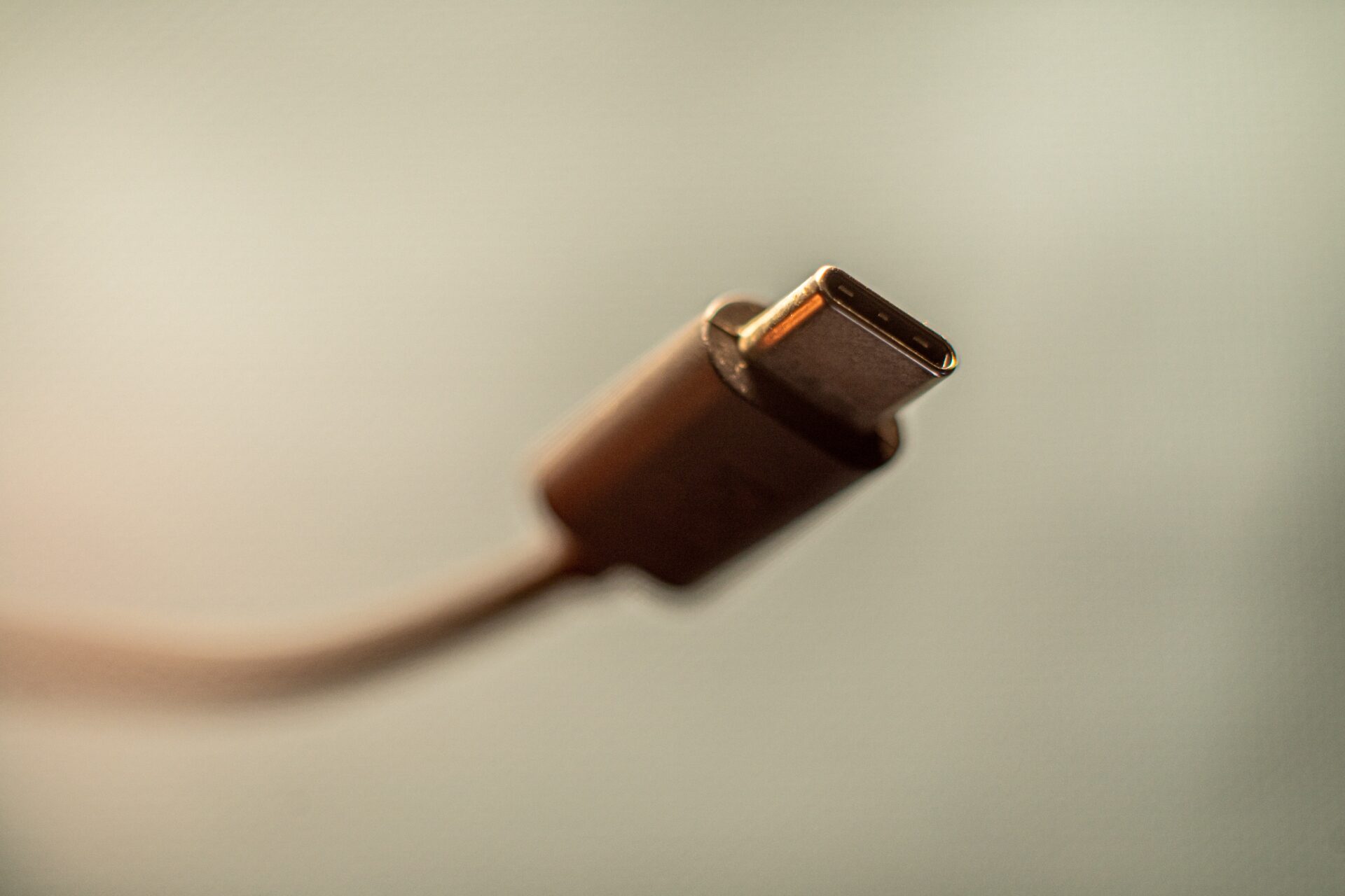 Imagem mostra um cabo USB-C, que deve ser padronizado durante atualização do padrão USB 4