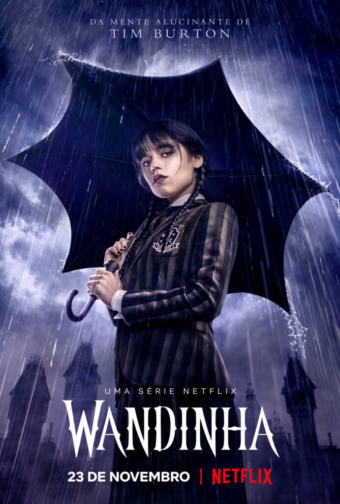 Poster oficial da série spin-off da Família Addams, na capa aparece a atriz Jenna Ortega vestida de preto, segurando um guarda-chuva e com as tradicinais trancinhas de Wandinha