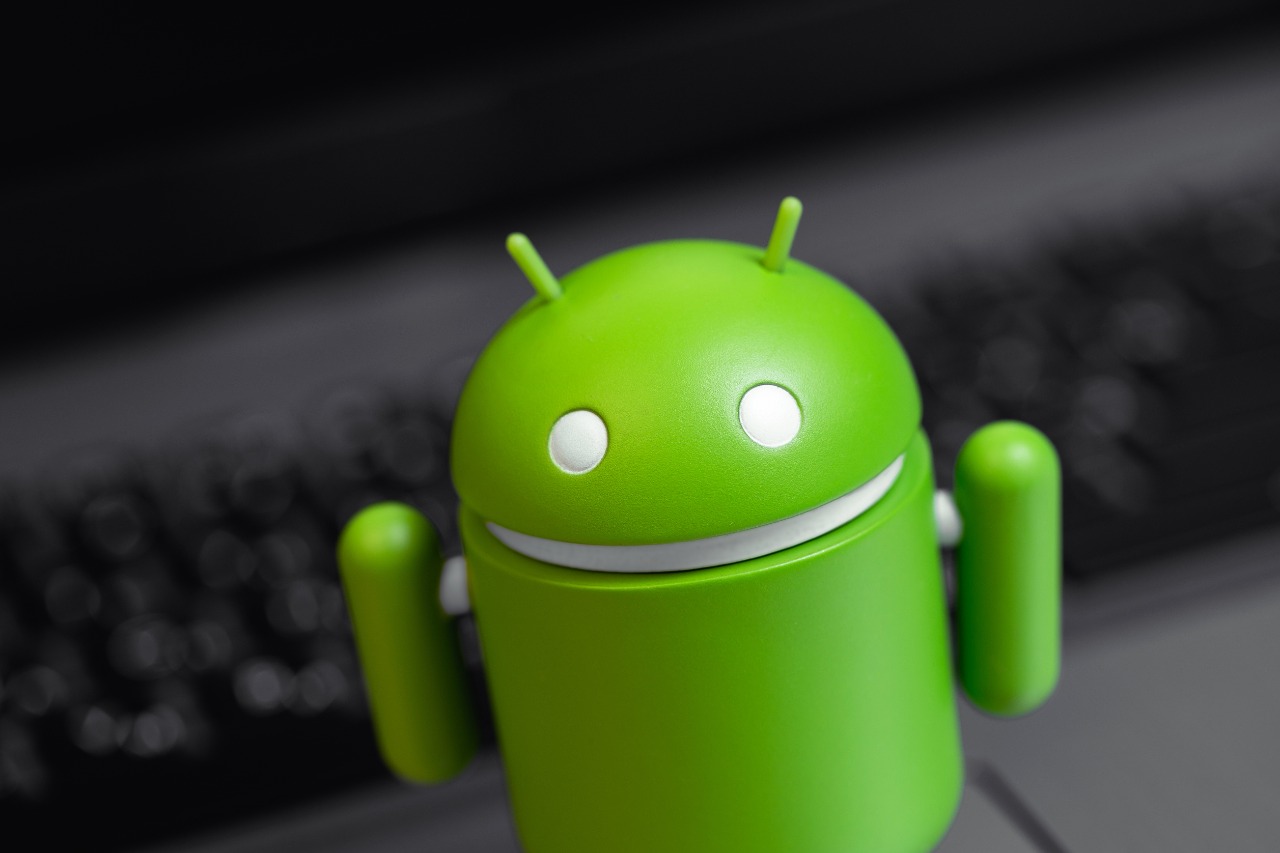Imagem mostra o robôzinho símbolo do Android 13