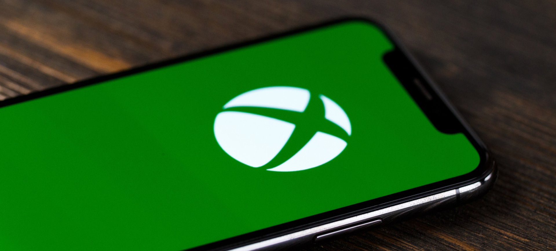 Logo do Xbox na tela de um celular