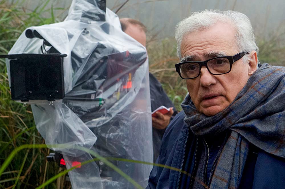 Imagem mostra o diretor Martin Scorsese à frente de uma câmera