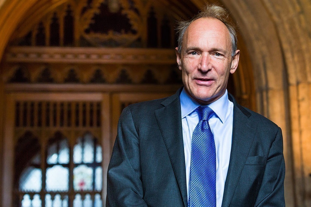 Na foto, Sir Tim Berners-Lee, conhecido como "Pai da Internet"