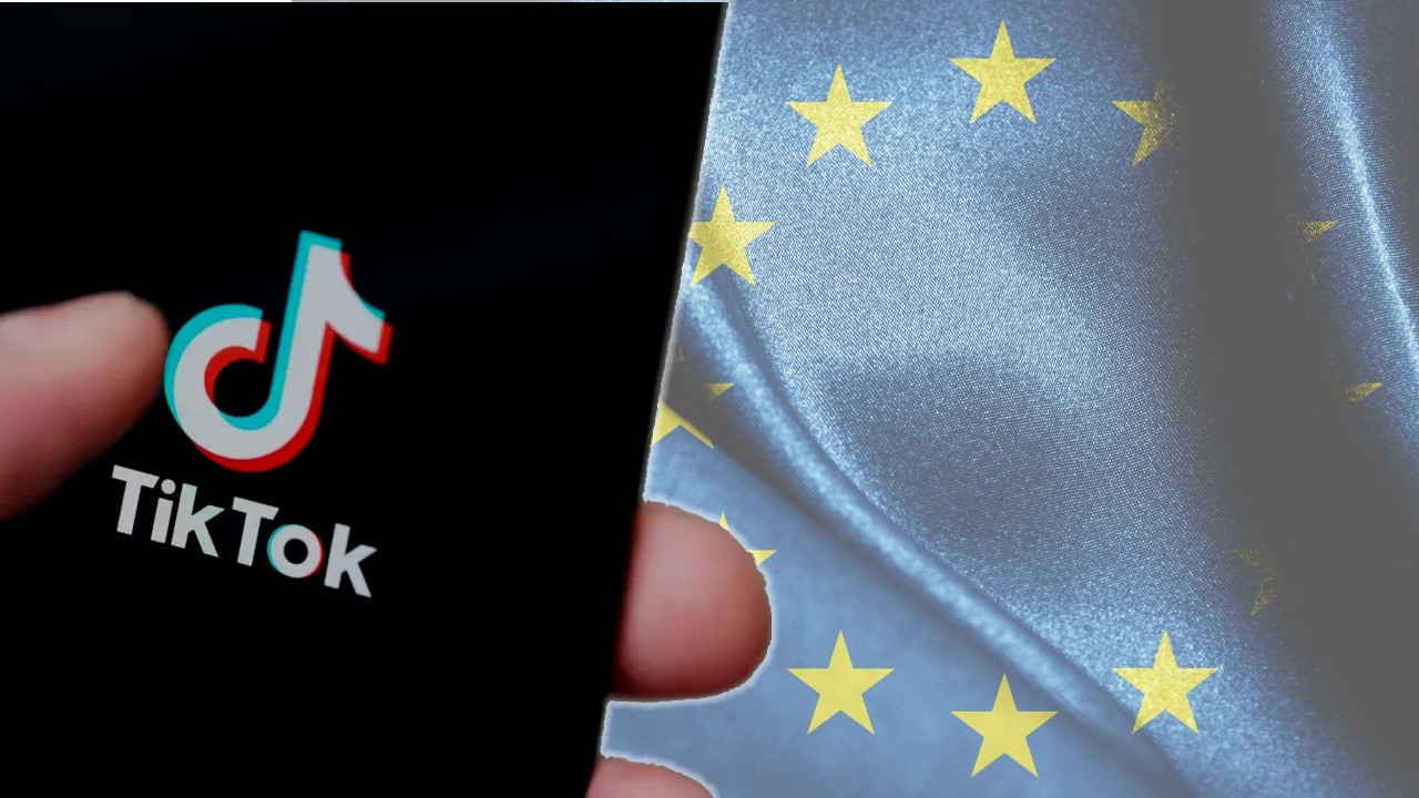 Símbolo do TikTok é exibido em frente à bandeira da União Europeia