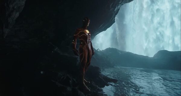 Imagem divulgada pela Warner mostra cena do filme de Flash
