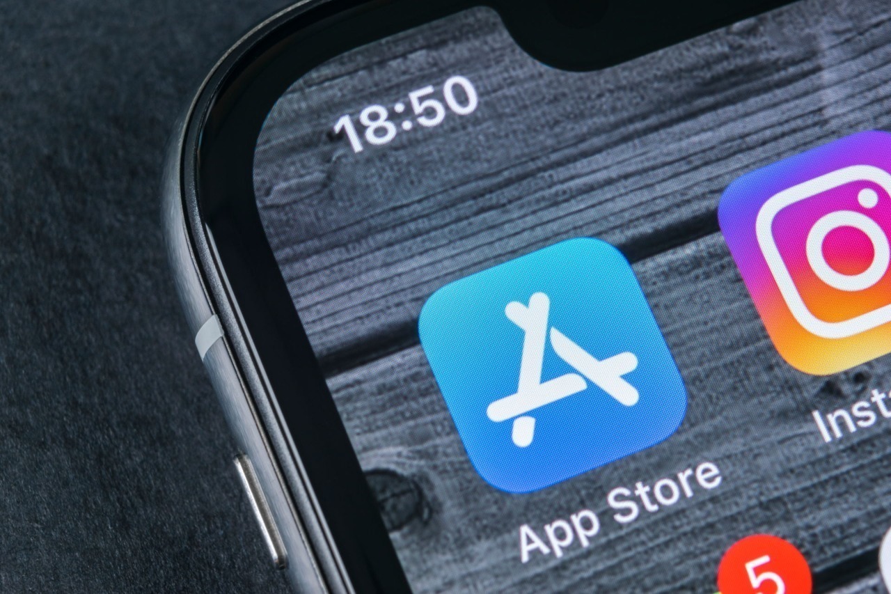 Imagem mostra ícone da App Store, da Apple, na tela de um iPhone