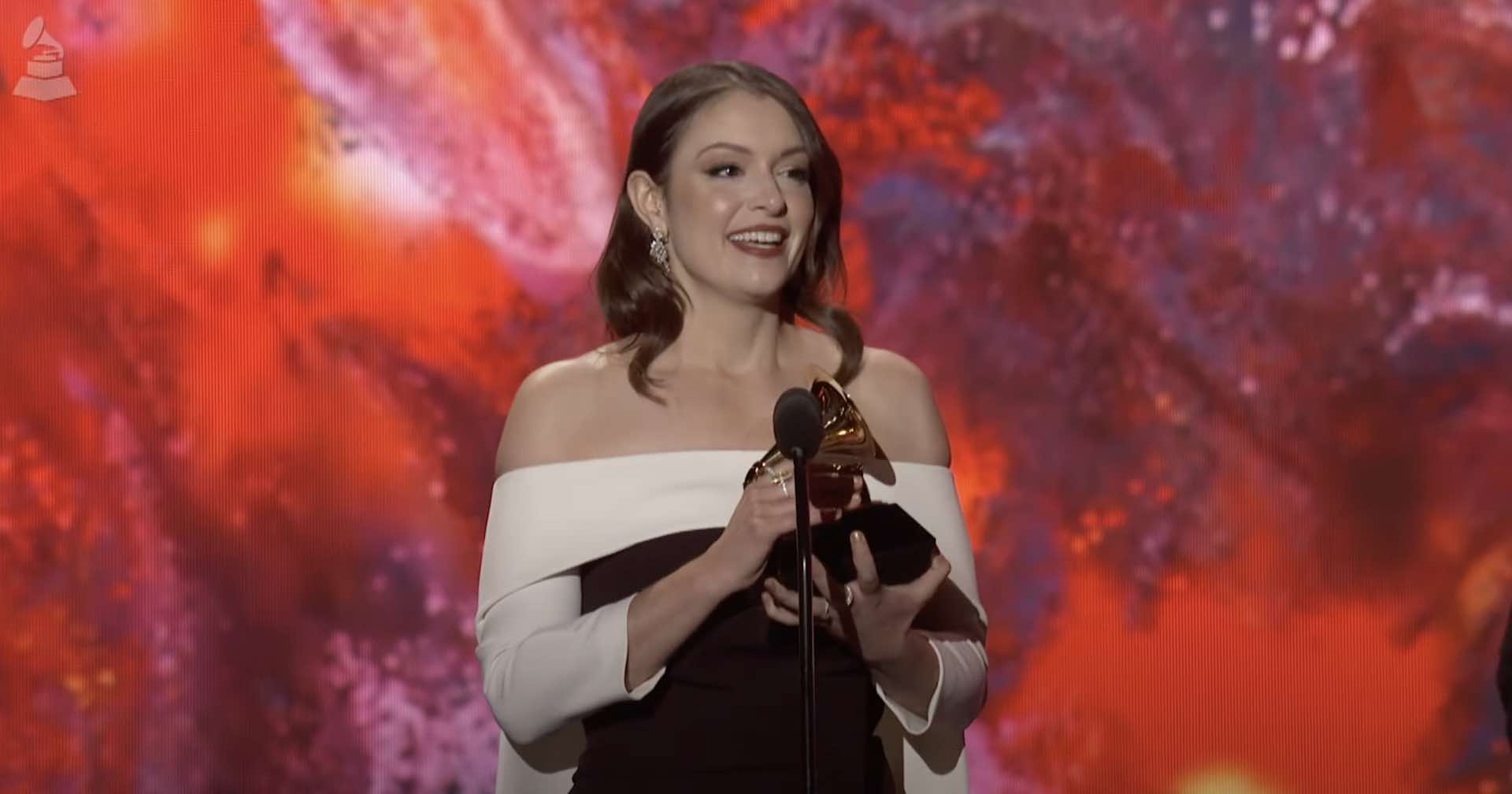 Assassin's Creed Valhalla vence Grammy de melhor trilha sonora para videogame com Stephanie Economou