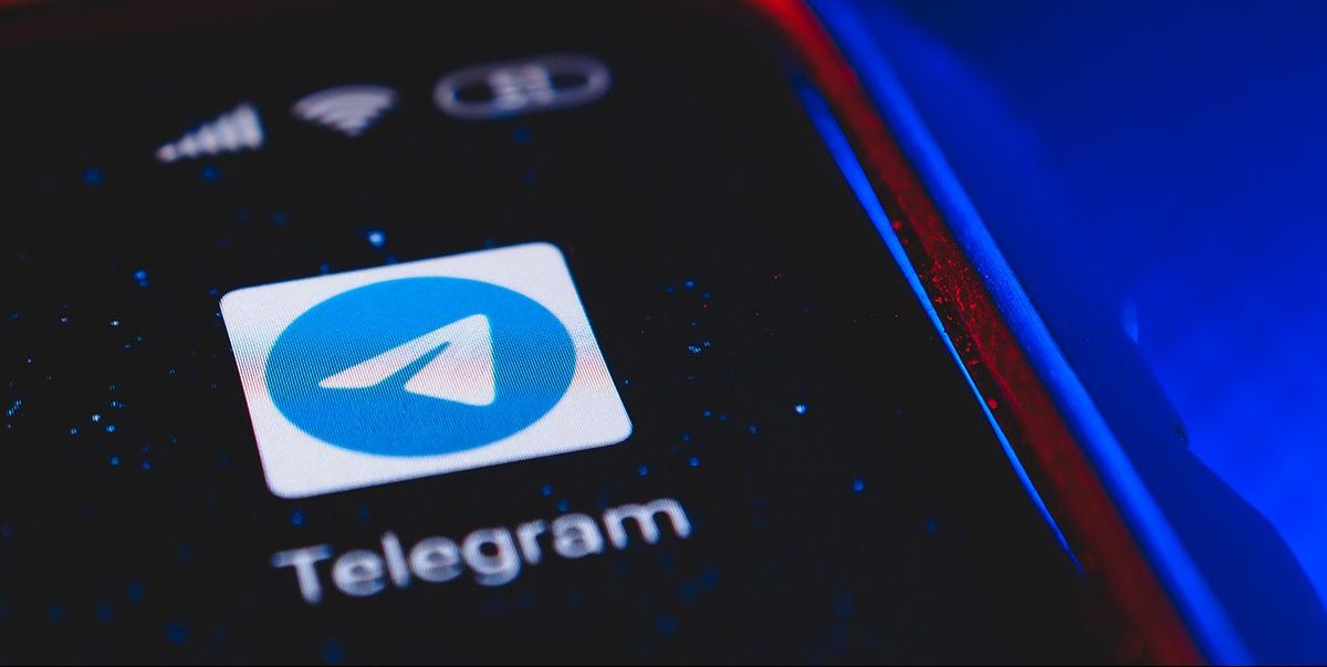 Imagem mostra tela de smartphone com o ícone do Telegram em destaque