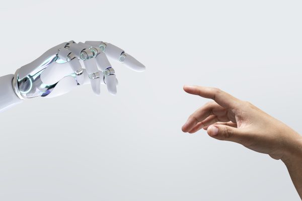 Imagem mostra dedo robótico tocando um dedo humano