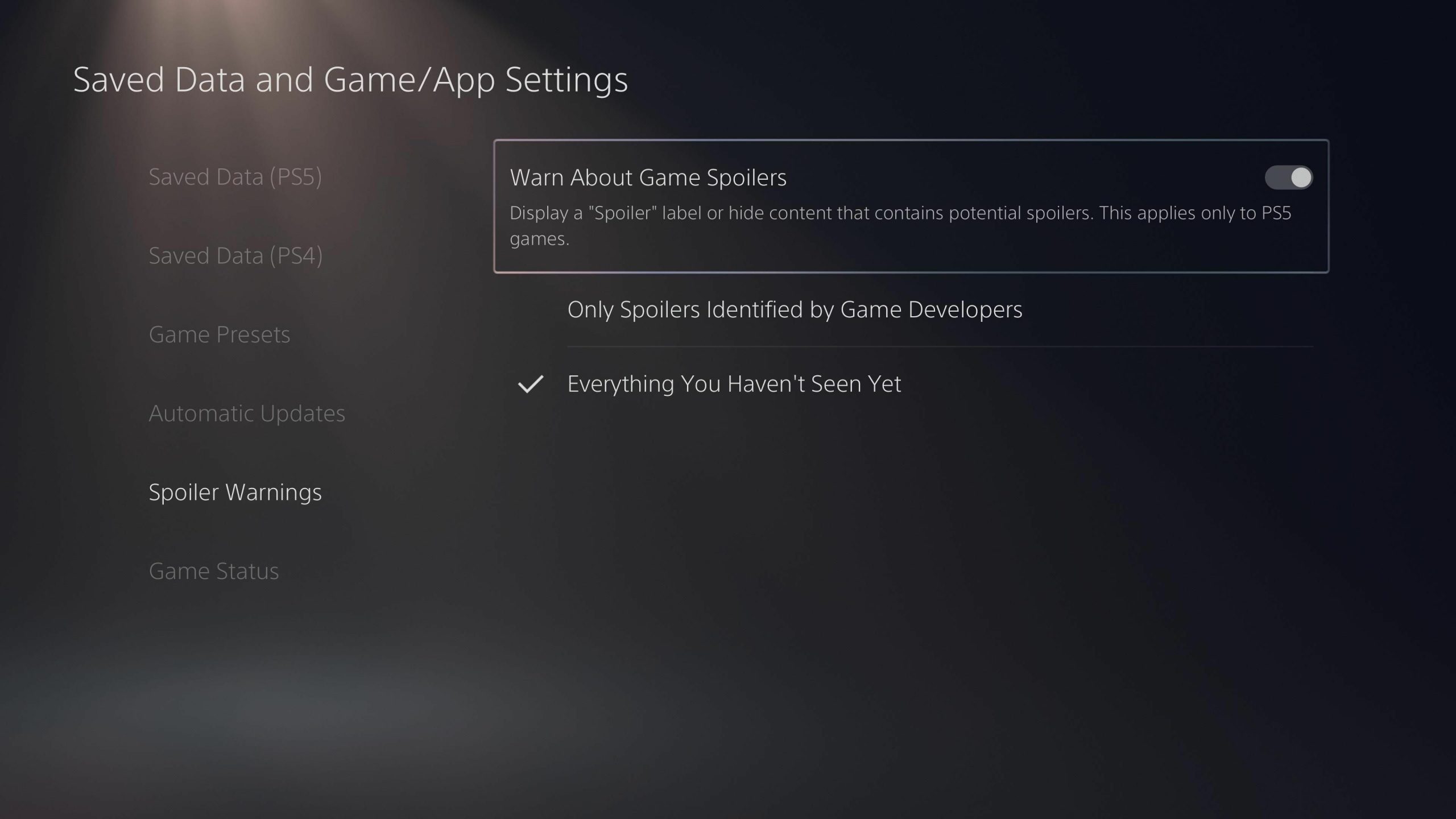 Captura de imagem mostra opção de controle de spoilers no menu do PlayStation 5