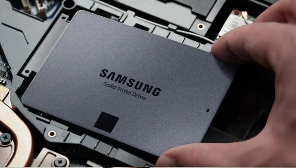 Imagem mostra um SSD da Samsung