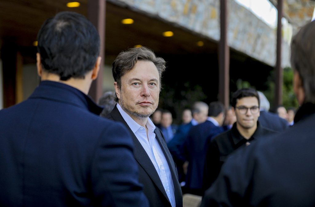 Elon Musk diz que está trabalhando no 'TruthGPT', o futuro rival do ChatGPT