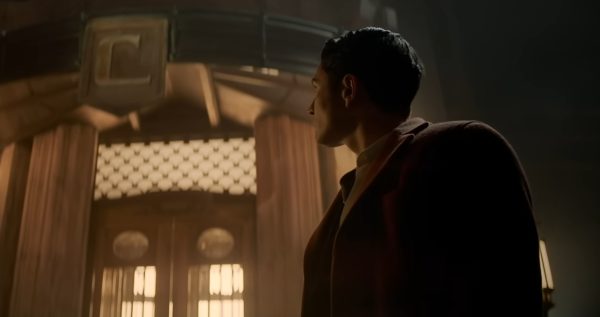 Captura mostra cena do teaser da série The Continental, baseada no universo de John Wick
