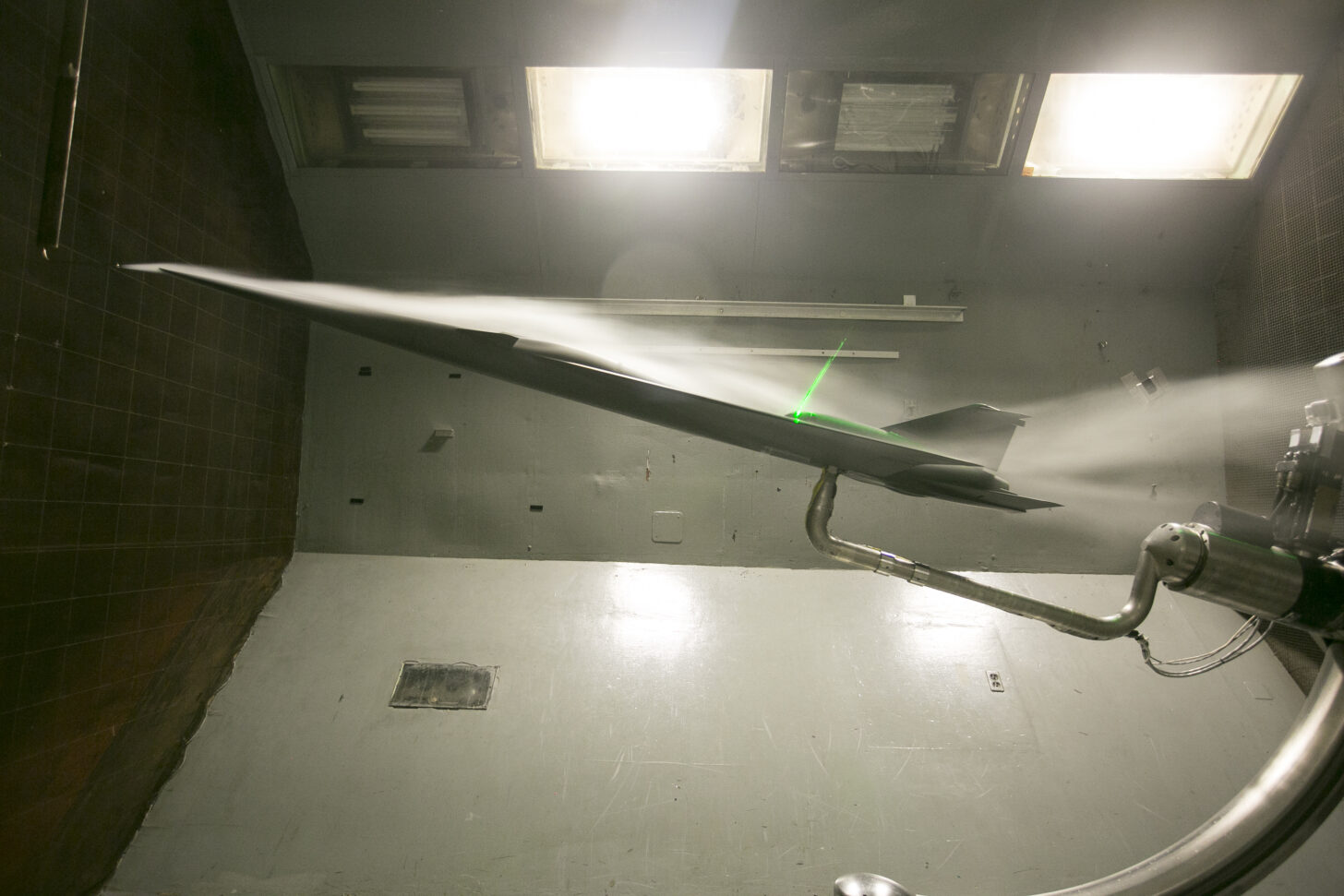 Imagem mostra o X-59, o avião supersônico silencioso que a NASA está construindo