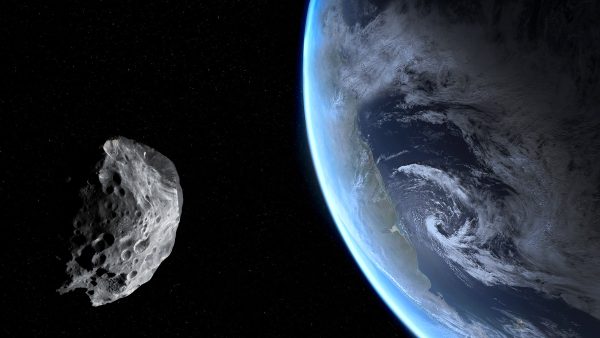 Ilustração mostra um asteroide passando próximo à Terra