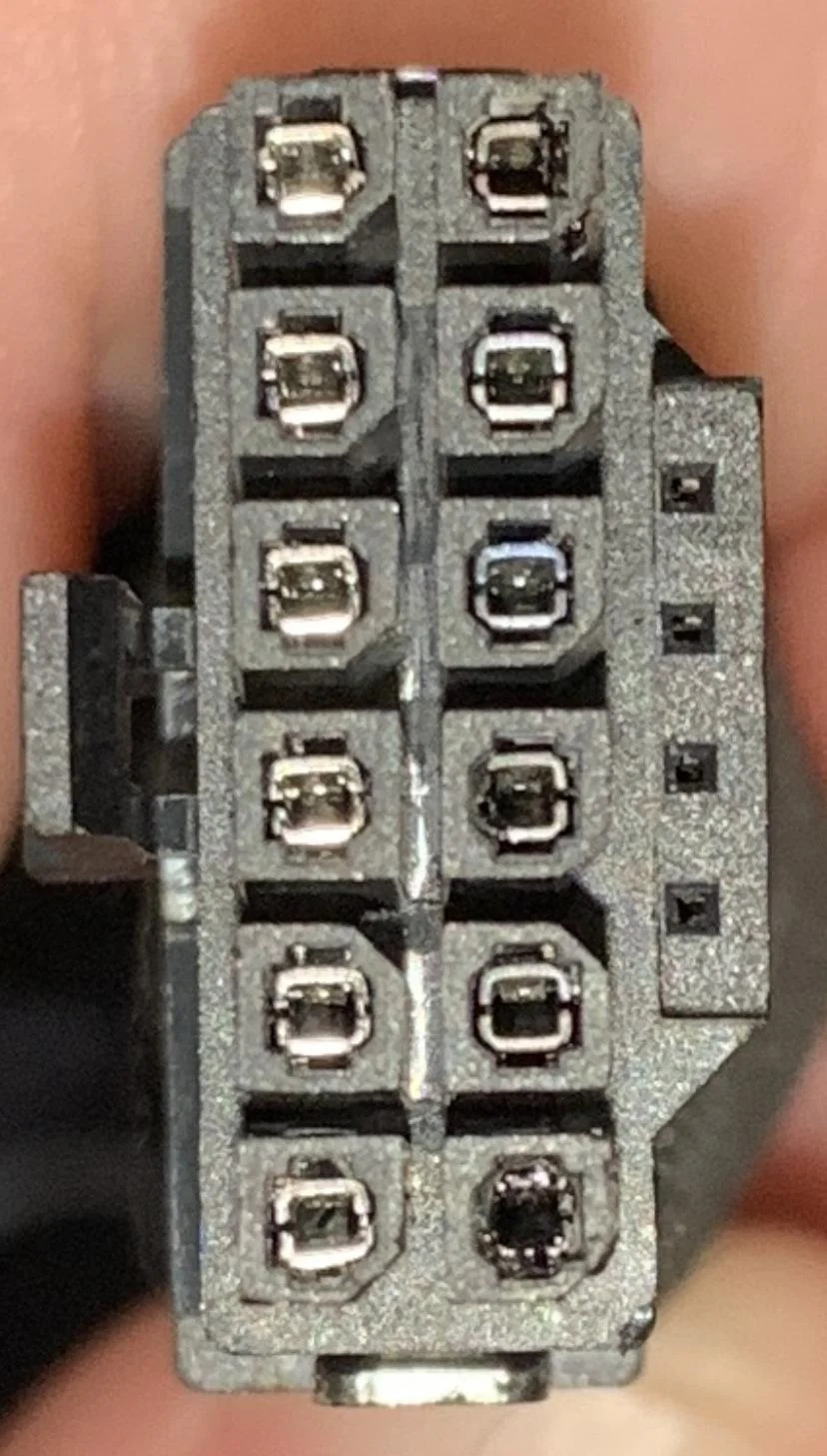 Imagem mostra derretimento em um dos conectores da RTX 4090, da NVIDIA