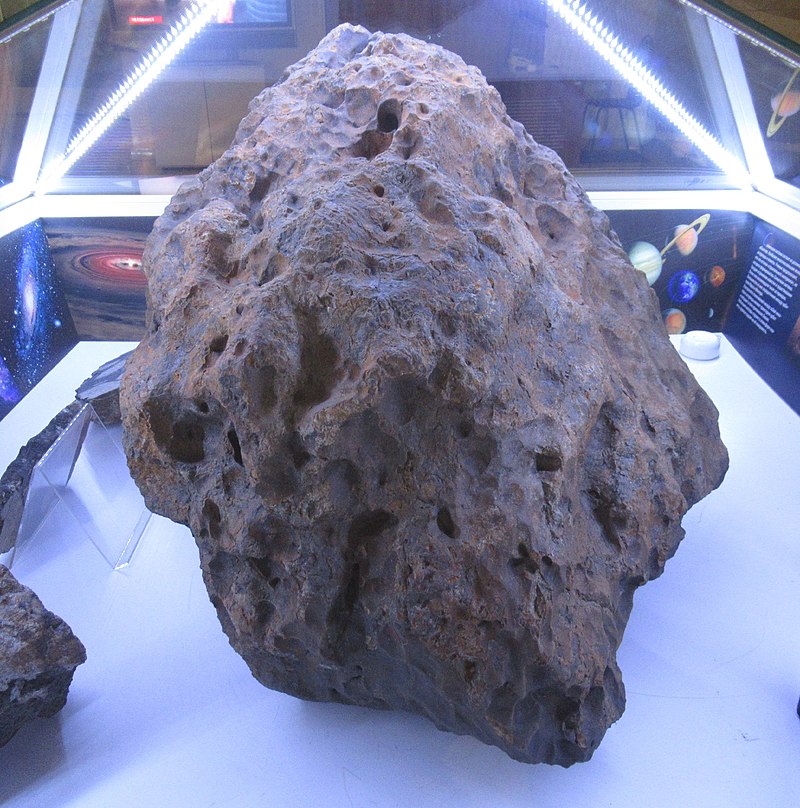 Imagem mostra um fragmento do meteorito de Chelyabinsk, que atingiu a Rússia em 2013