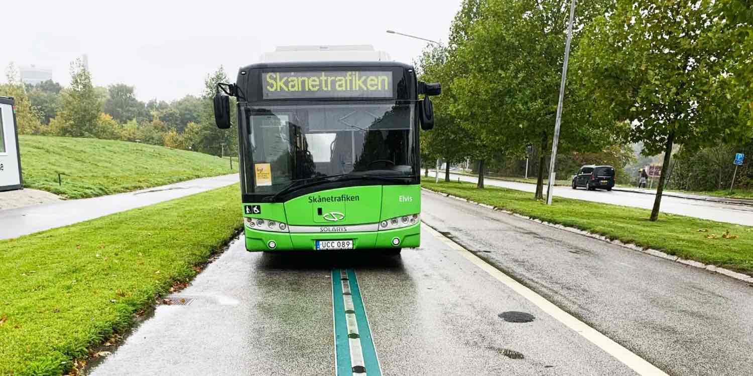 Suécia vai ter estrada eletrificada para carregar carros elétricos em movimento